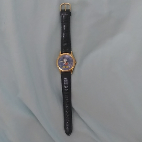 Authentic mickey mouse watch - Picture 5 of 5